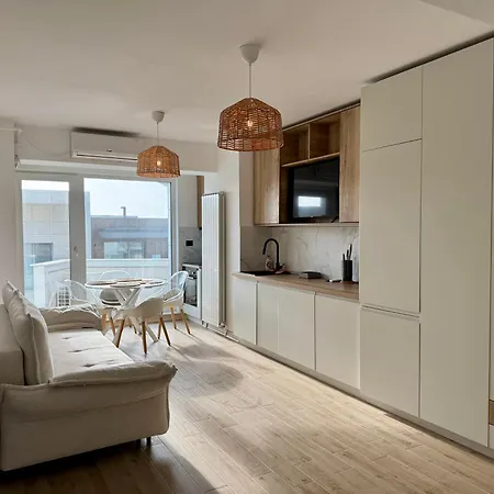 Alezzi Infiniti & - Sunrise 349 Apartment