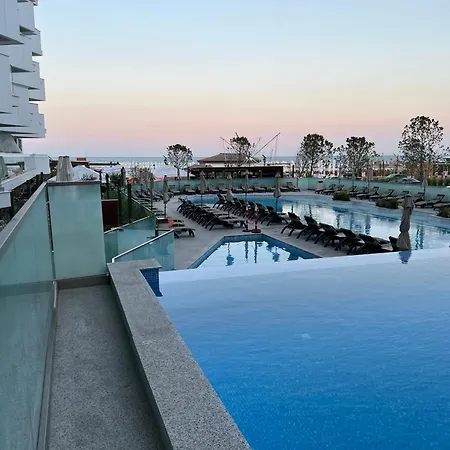 Alezzi Infiniti & - Sunrise 349 Apartment